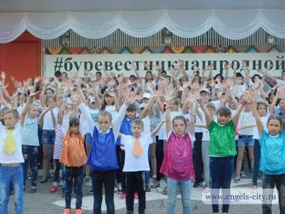 Дети трансмашевцев  в Буревестнике